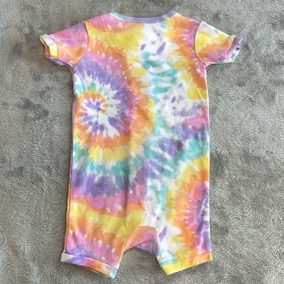 The Children’s Place - Newborn tye died short sleeve shorts romper. 0-3… - Picture 3 of 3